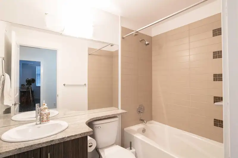 210 33545 RAINBOW AVENUE - photo 3 of 8