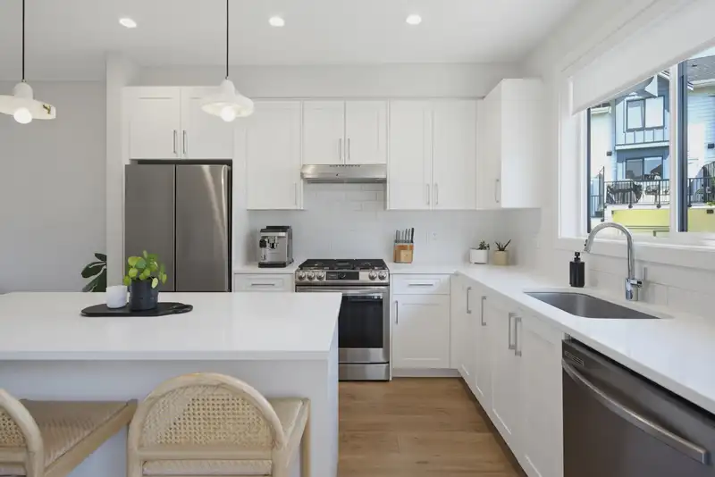 8 1871 165A STREET - photo 2 of 34
