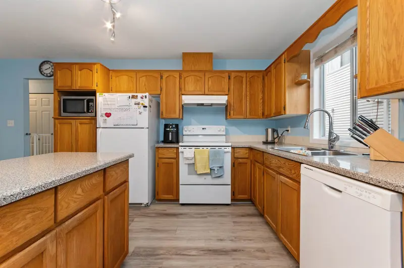 1566 CANTERBURY DRIVE - photo 2 of 25