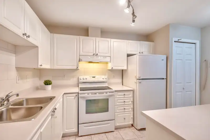 312 519 TWELFTH STREET - photo 4 of 32