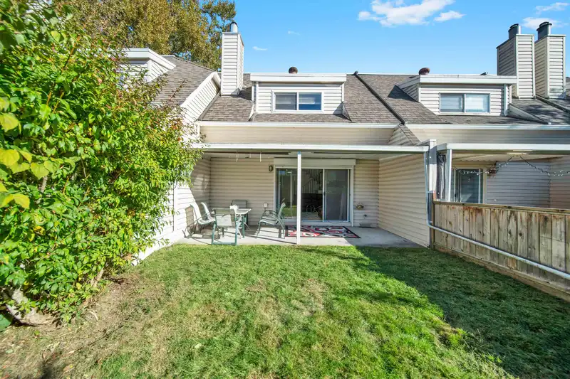 2 7560 138 STREET - photo 1 of 26