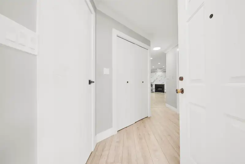 2 7560 138 STREET - photo 2 of 26
