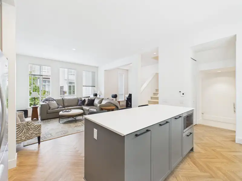 70 15898 27 AVENUE - photo 4 of 19