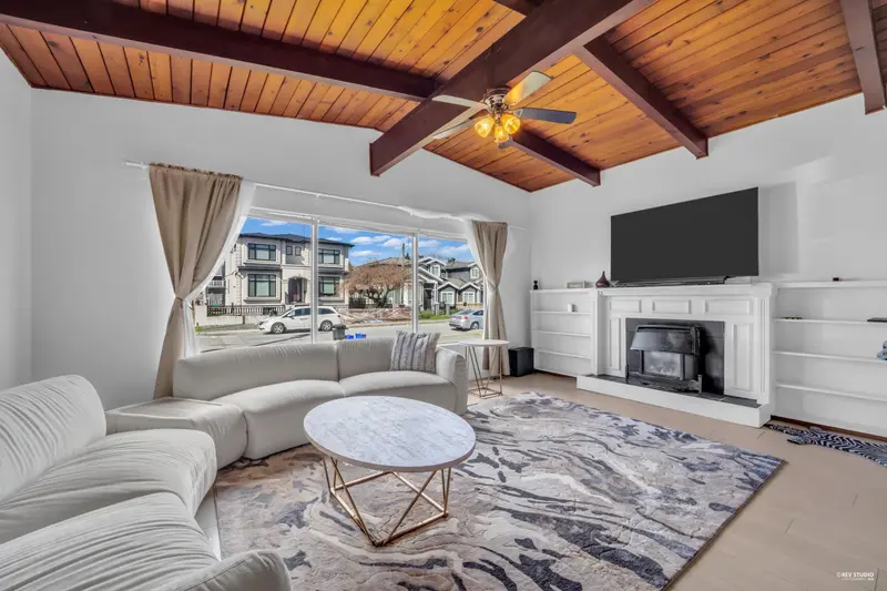 7750 15TH AVENUE - photo 4 of 25