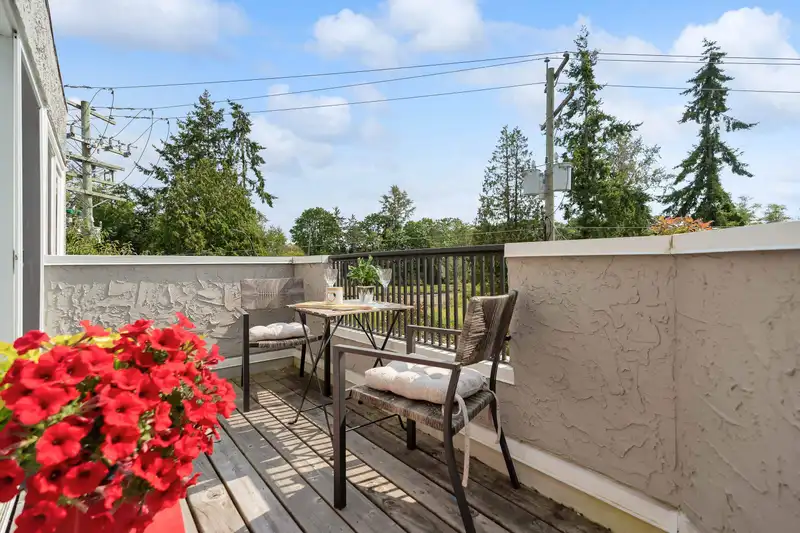 14 15971 MARINE DRIVE - photo 3 of 40