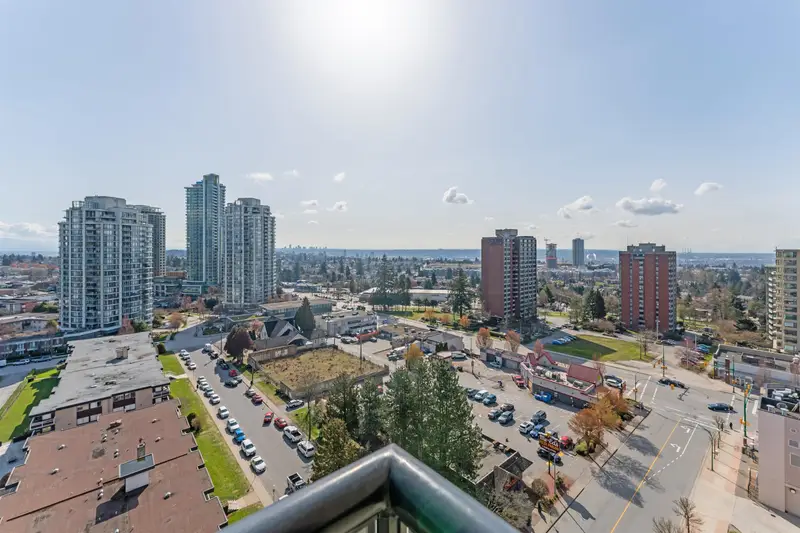 1606 7063 HALL AVENUE - photo 2 of 7