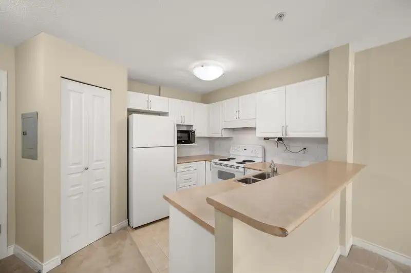 214 960 LYNN VALLEY ROAD - photo 2 of 26