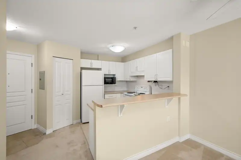 214 960 LYNN VALLEY ROAD - photo 3 of 26