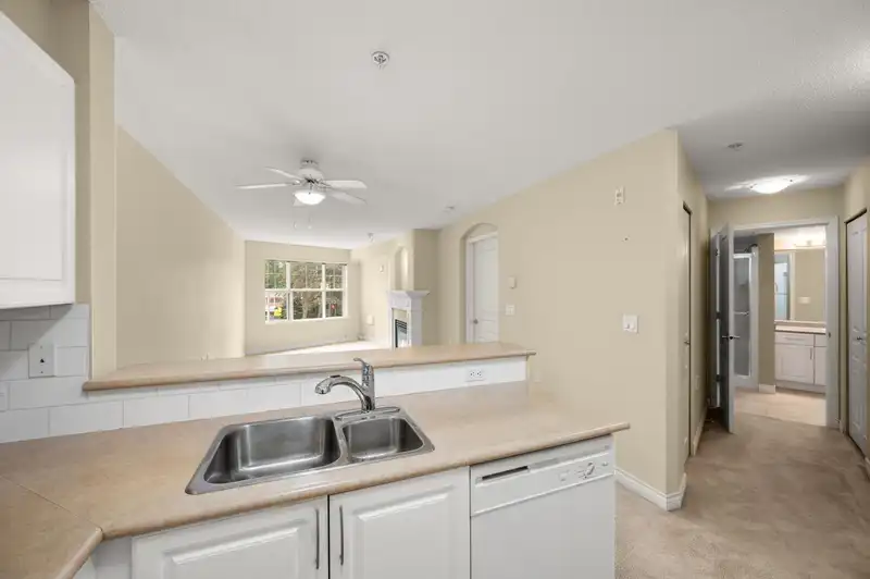 214 960 LYNN VALLEY ROAD - photo 4 of 26