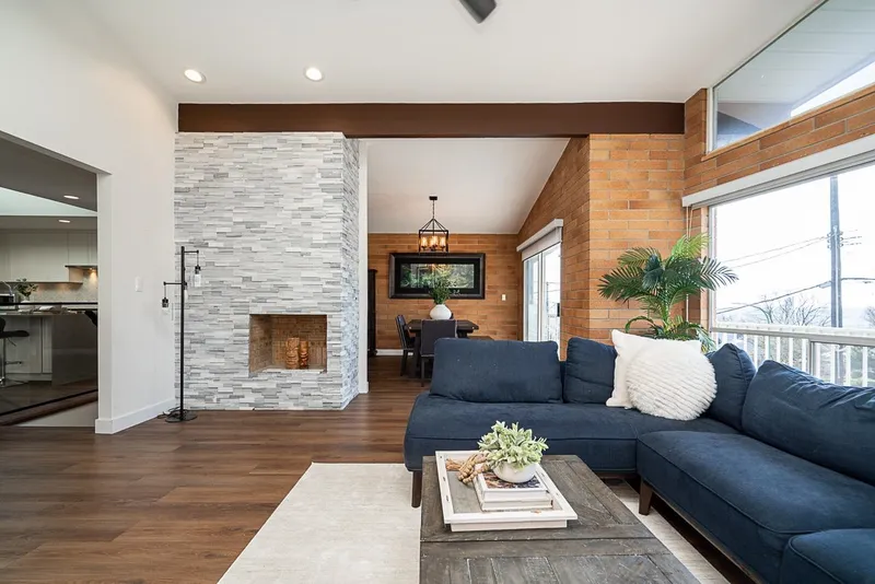 220 N GROSVENOR AVENUE - photo 2 of 25