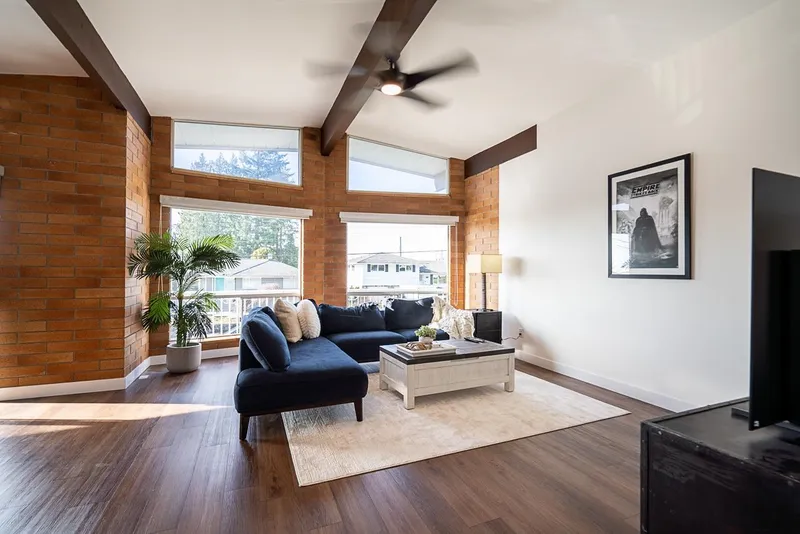 220 N GROSVENOR AVENUE - photo 3 of 25