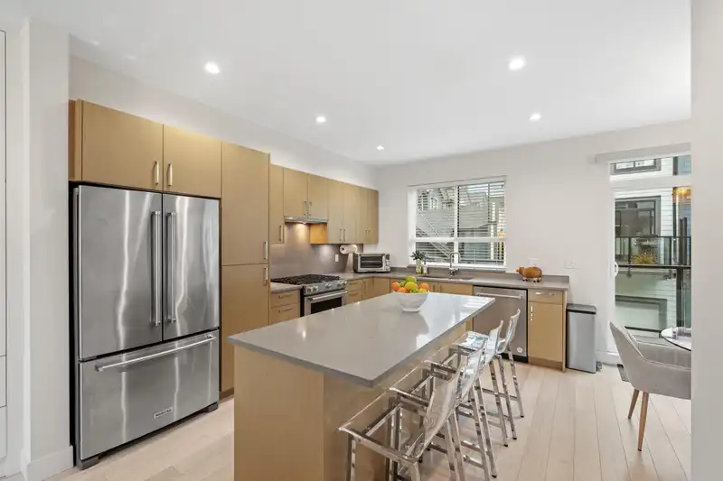 5 16760 25 AVENUE - photo 1 of 29