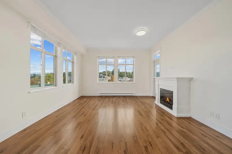 305 2632 PAULINE STREET - photo 2 of 34
