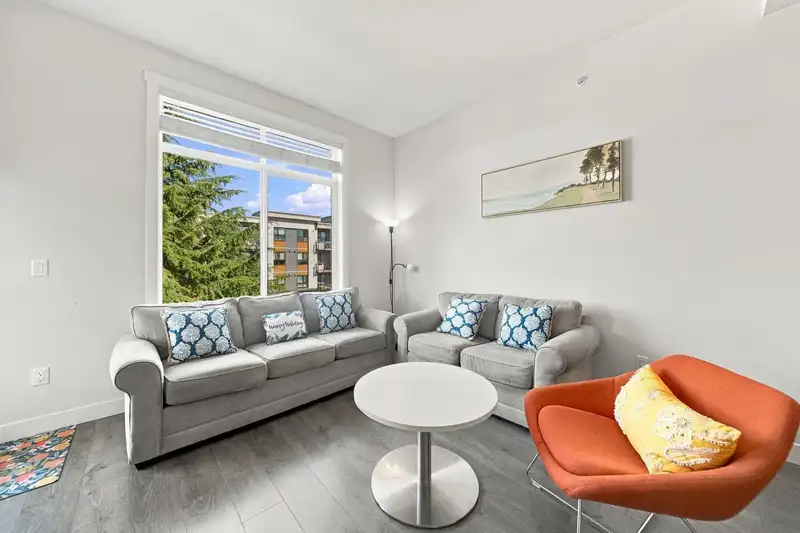 517 20696 EASTLEIGH CRESCENT - photo 2 of 15