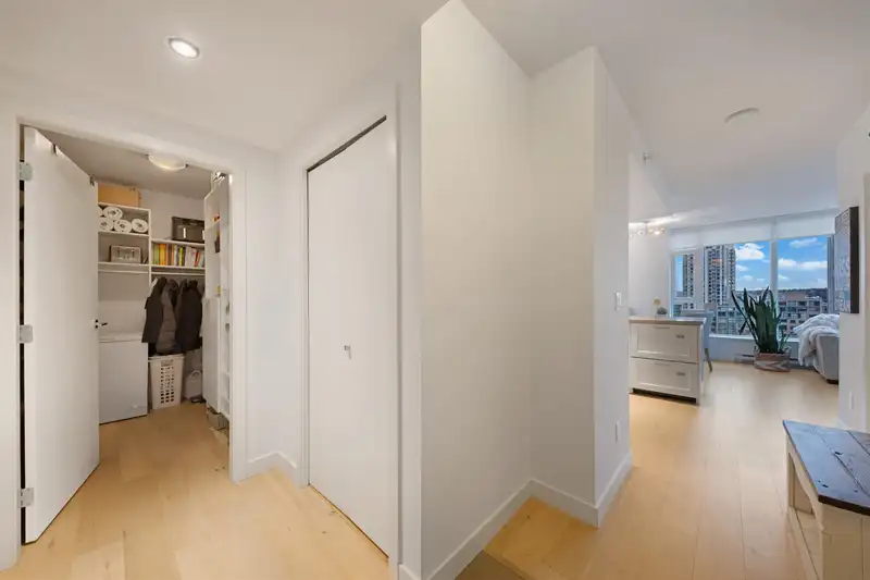 1305 1133 HOMER STREET - photo 3 of 26