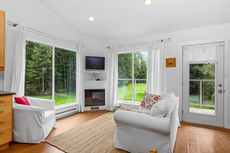 31796 GROVE AVENUE - photo 4 of 23