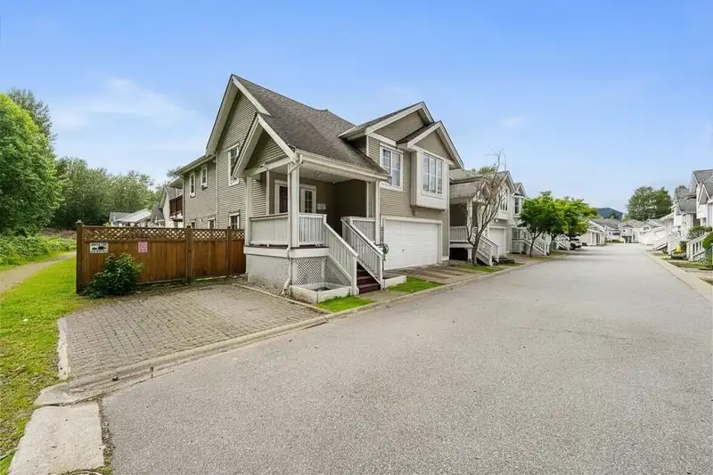 328 3000 RIVERBEND DRIVE - photo 2 of 40