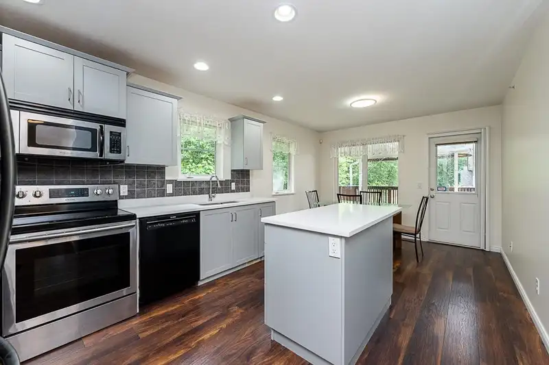 328 3000 RIVERBEND DRIVE - photo 4 of 40
