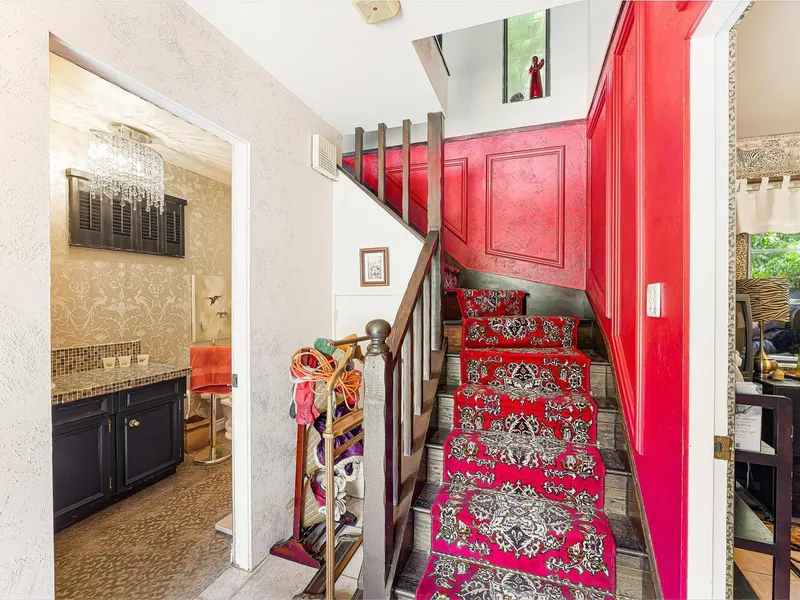 35 LIONS BAY AVENUE - photo 2 of 25