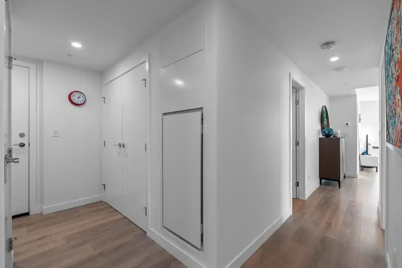 1302 318 ALDERSON AVENUE - photo 3 of 37