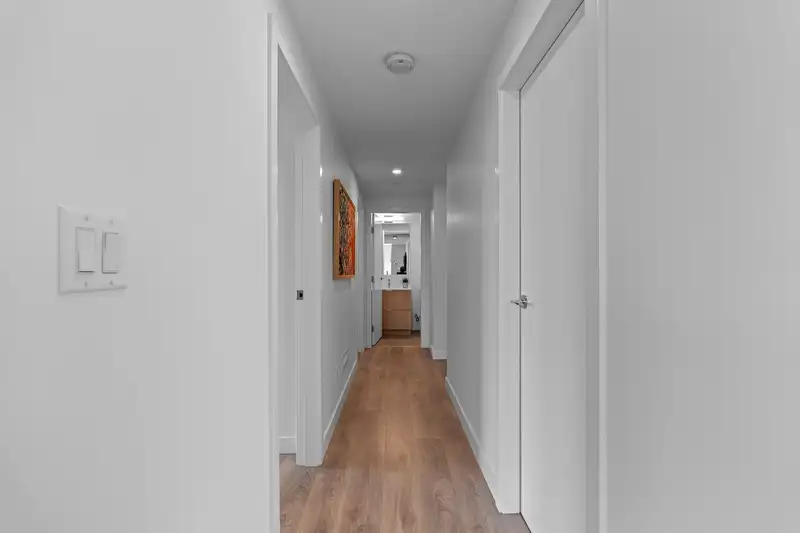 1302 318 ALDERSON AVENUE - photo 4 of 37