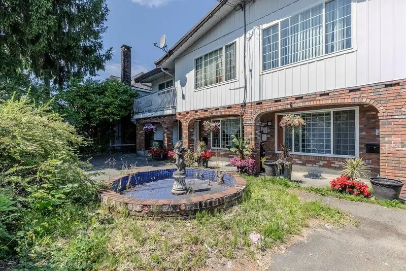 7477 7479 HOLLY STREET - photo 3 of 33