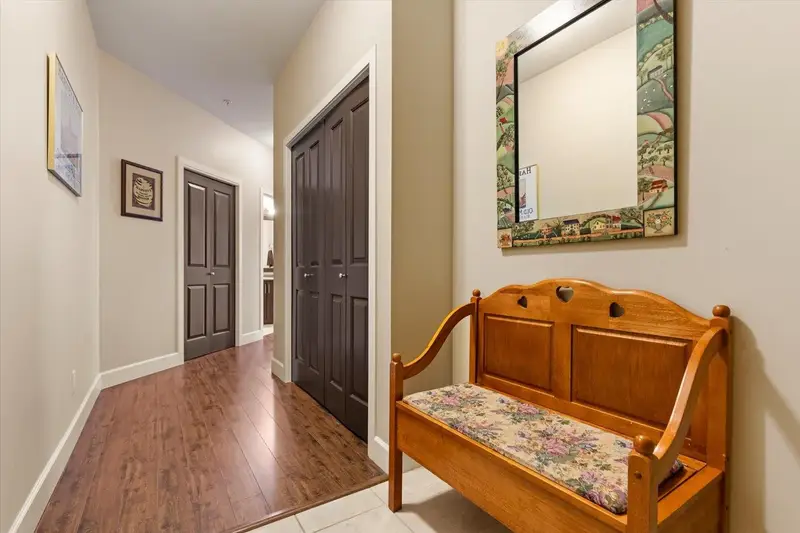 217 46262 FIRST AVENUE - photo 3 of 25