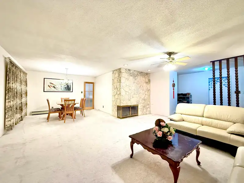 8060 RIDEAU PLACE - photo 2 of 11