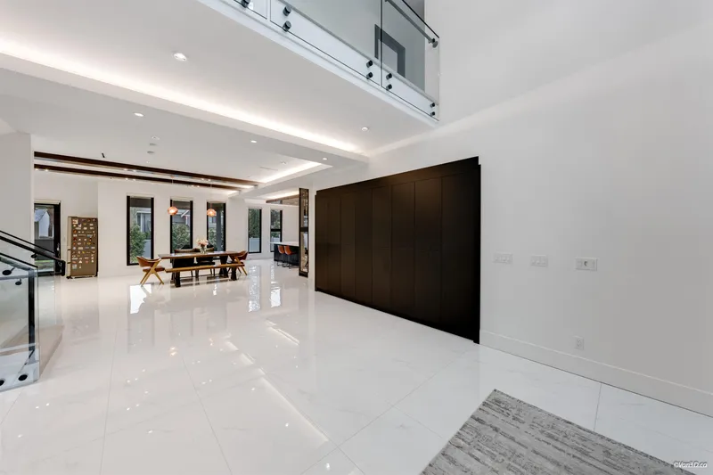 710 IVY AVENUE - photo 4 of 25