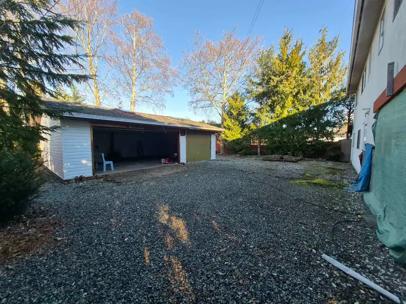 6047 GALBRAITH CRESCENT - photo 2 of 21