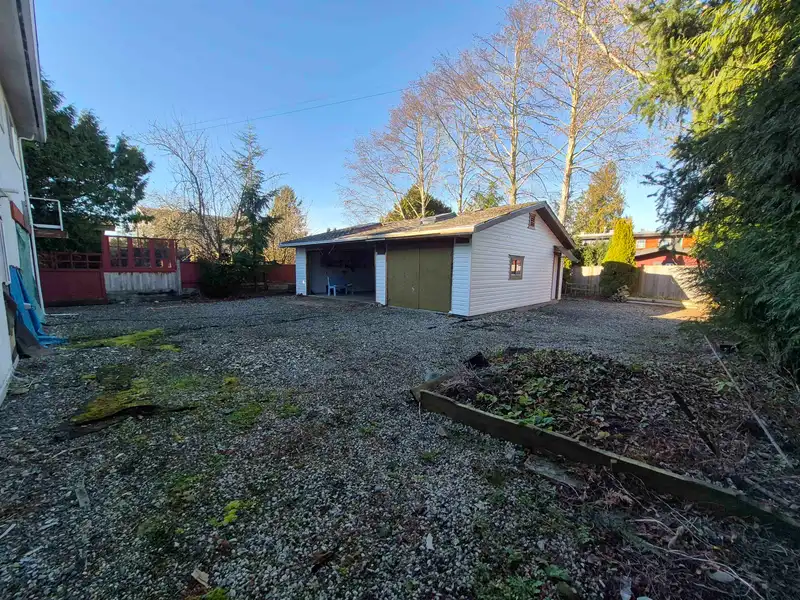 6047 GALBRAITH CRESCENT - photo 3 of 21