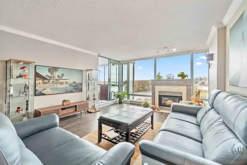 1605 8 LAGUNA COURT - photo 1 of 38