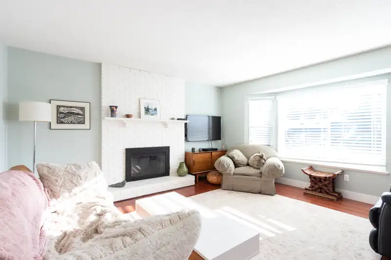 9442 212B STREET - photo 4 of 39