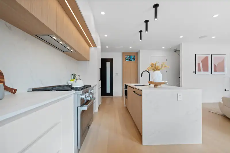 2 3880 W 23RD AVENUE - photo 4 of 40