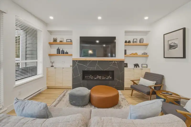 16 4628 BLACKCOMB WAY - photo 3 of 21