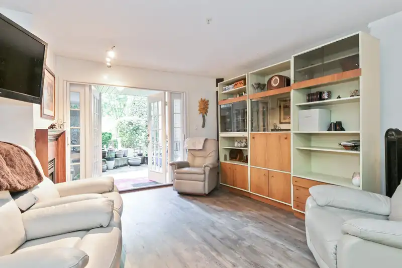 129 22150 48 AVENUE - photo 3 of 19