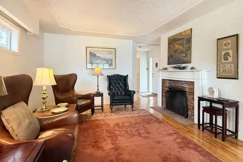 125 E 48TH AVENUE - photo 2 of 28