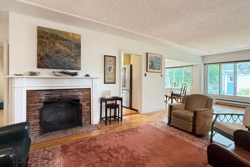 125 E 48TH AVENUE - photo 3 of 28