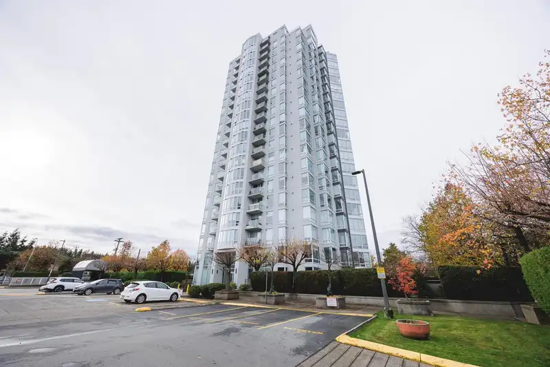1005 14820 104 AVENUE - photo 1 of 34