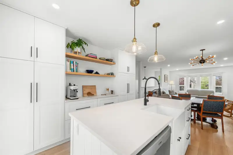 20962 93A AVENUE - photo 3 of 39