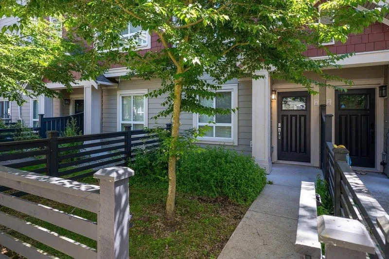 559 4688 HAWK LANE - photo 2 of 20