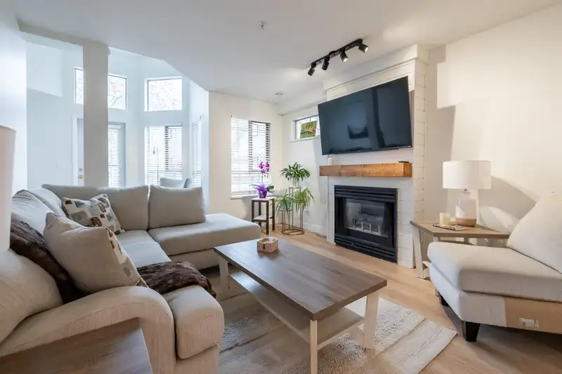 301 22025 48 AVENUE - photo 2 of 40