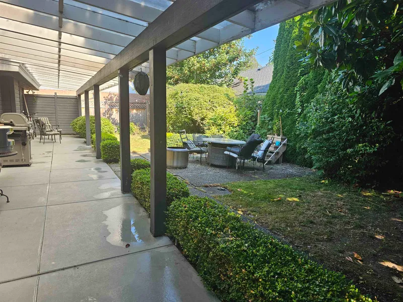 4664 51 STREET - photo 2 of 9