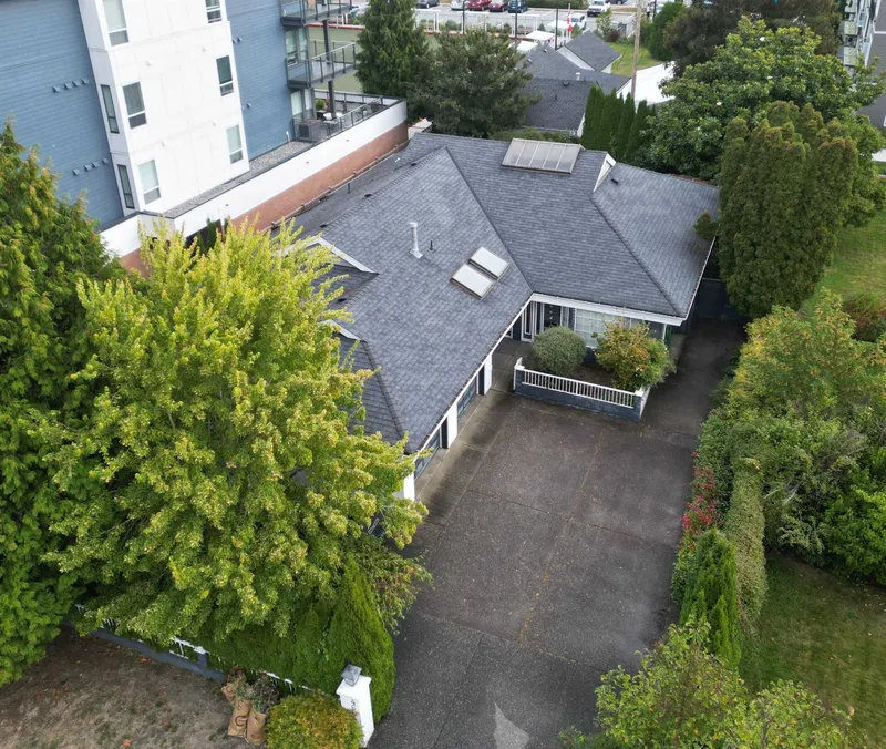 4664 51 STREET - photo 3 of 9