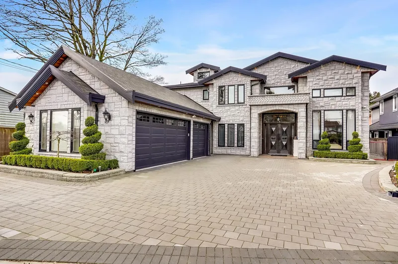 2091 MCLENNAN AVENUE - photo 1 of 25