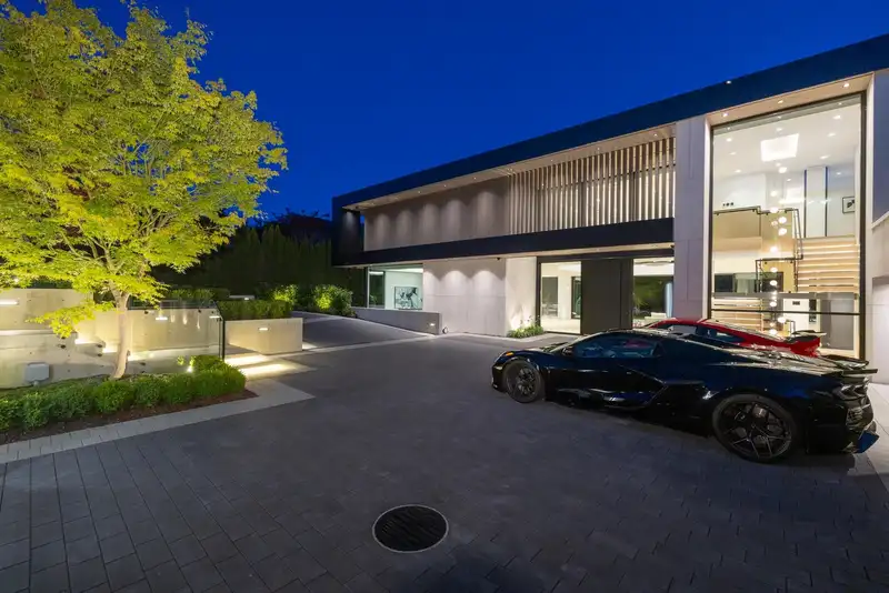 690 KNOCKMAROON ROAD - photo 4 of 40