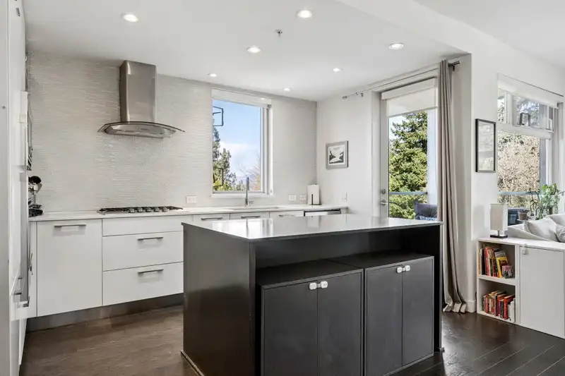 509 4867 CAMBIE STREET - photo 2 of 38