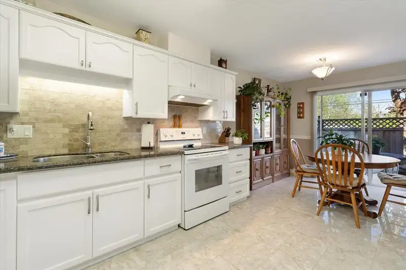 2 8567 164 STREET - photo 2 of 25