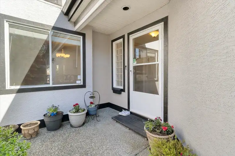 2 8567 164 STREET - photo 4 of 25