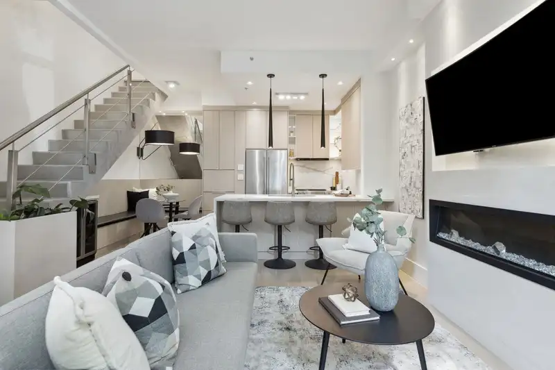 1269 RICHARDS STREET - photo 4 of 19